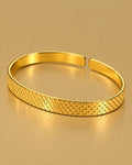 Scallop Pattern Bangle