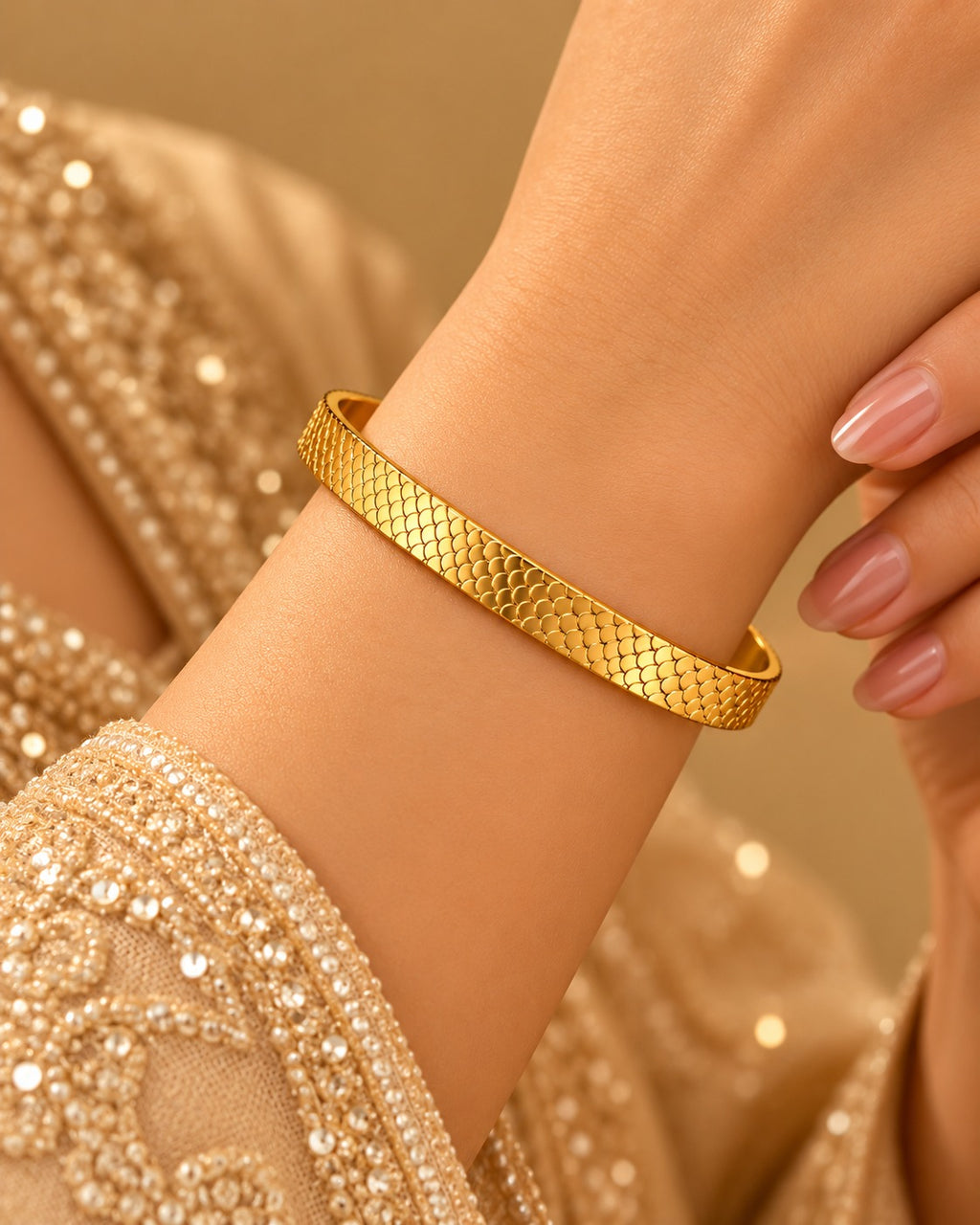 Scallop Pattern Bangle