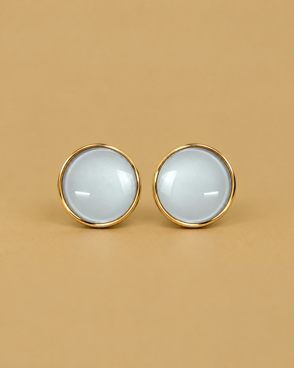 Ivory Glow Stud