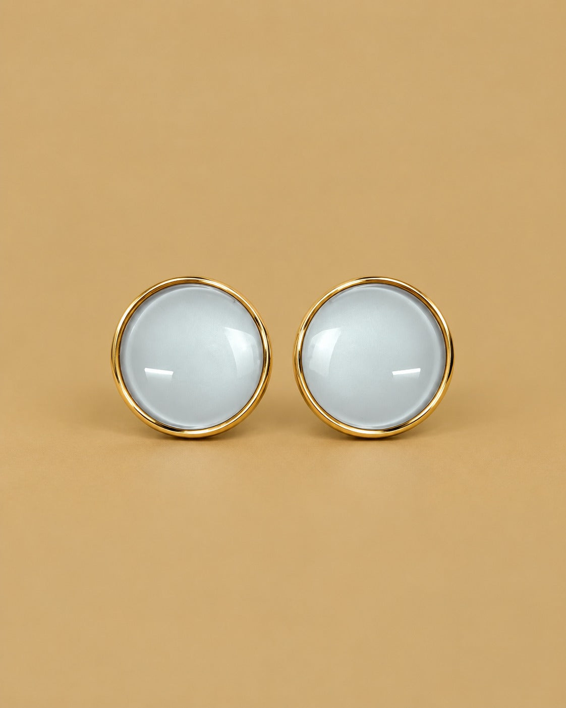 Ivory Glow Stud
