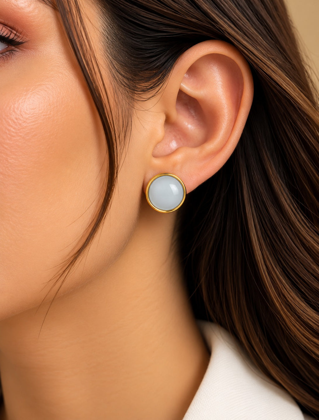 Ivory Glow Stud